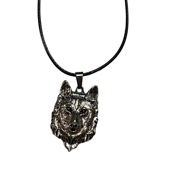 Silver wolf necklace - Picture 2 of 5